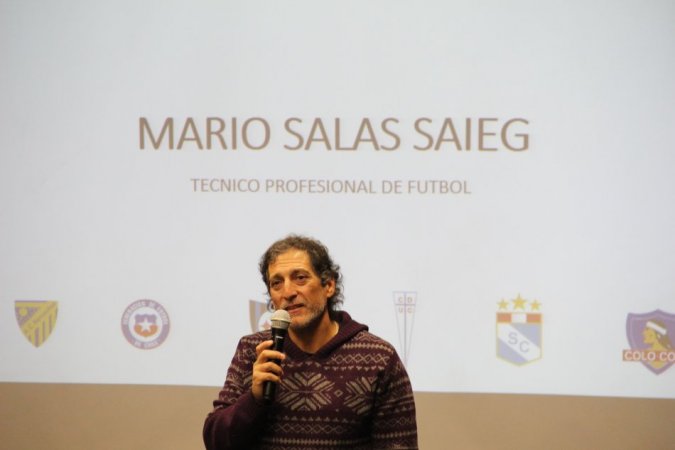 Mario Salas compartió su experiencia profesional junto a estudiantes de la U. Central