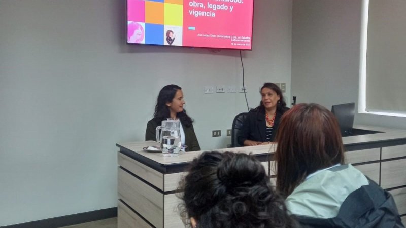 Académica Ana López expone sobre feminismo en Universidad de la Frontera